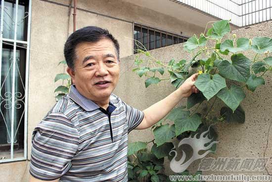 六旬老人孫建國(guó)種花種菜“種”健康