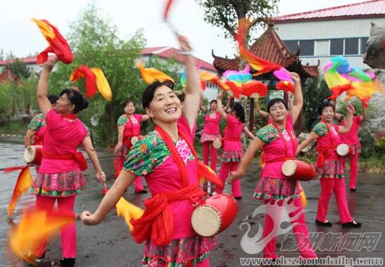 秧歌隊(duì)豐富社區(qū)居民文化生活